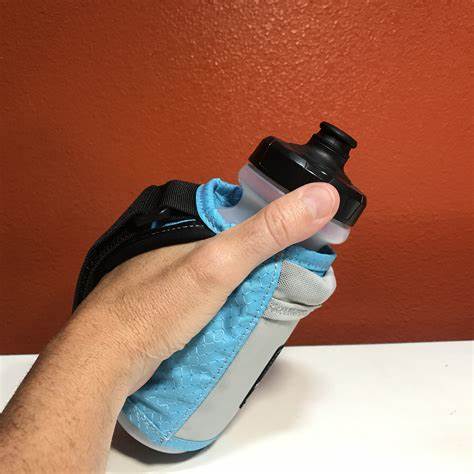 Orange Mud Handheld 600ml Running Bottle (Black/Blue) | OIP
