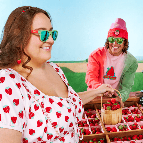 Goodr OG – Strawberries Are My Jam | ProductPageAssets_Strawberries_Are_My_JamSquare_Lifestyle